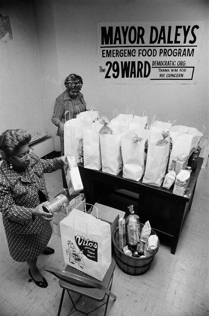 Mayor Daley's Emergency Food Program - M. Leon Lopez for Chicago Sun-Times