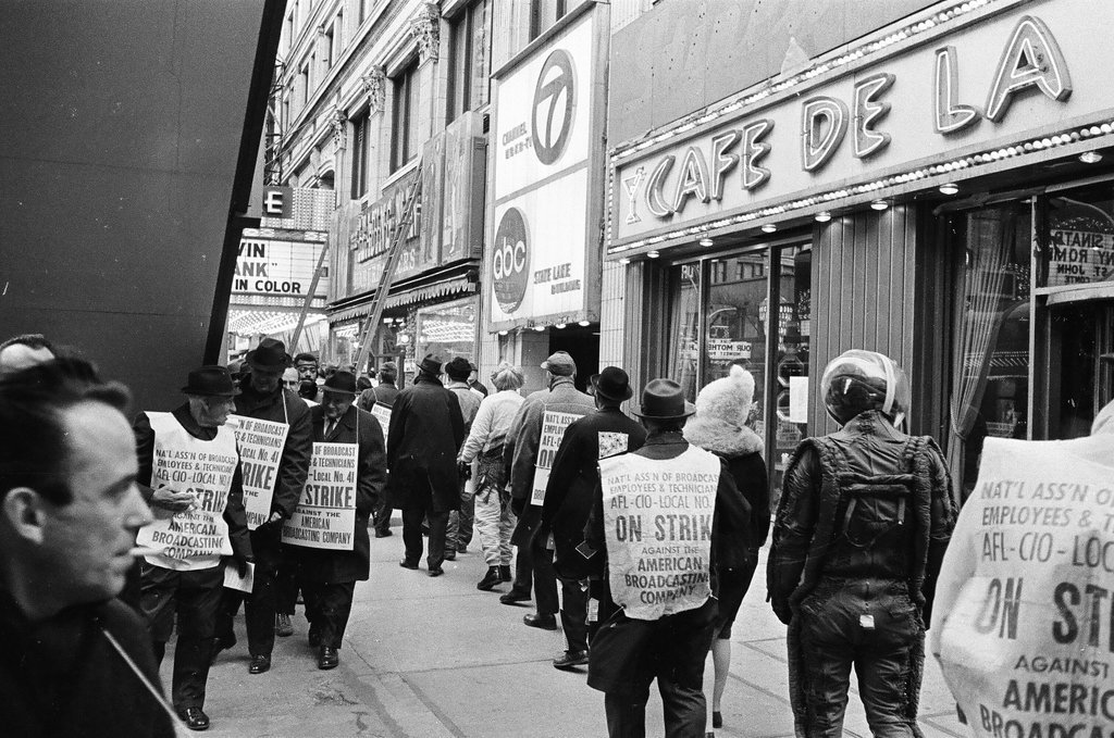 ABC television picketers - Jack Dykinga for Chicago Sun-Times