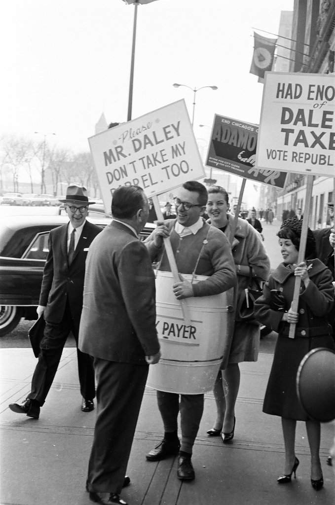 Mayor Daley faces protestors - Edmund Jarecki for Chicago Sun-Times