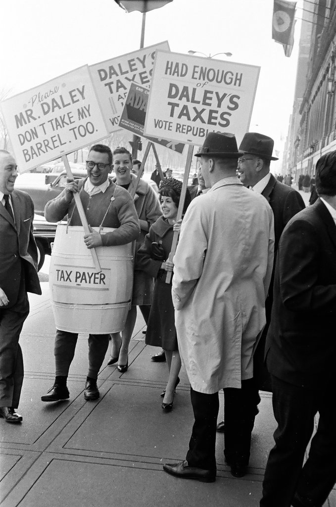 Mayor Daley faces protestors - Edmund Jarecki for Chicago Sun-Times