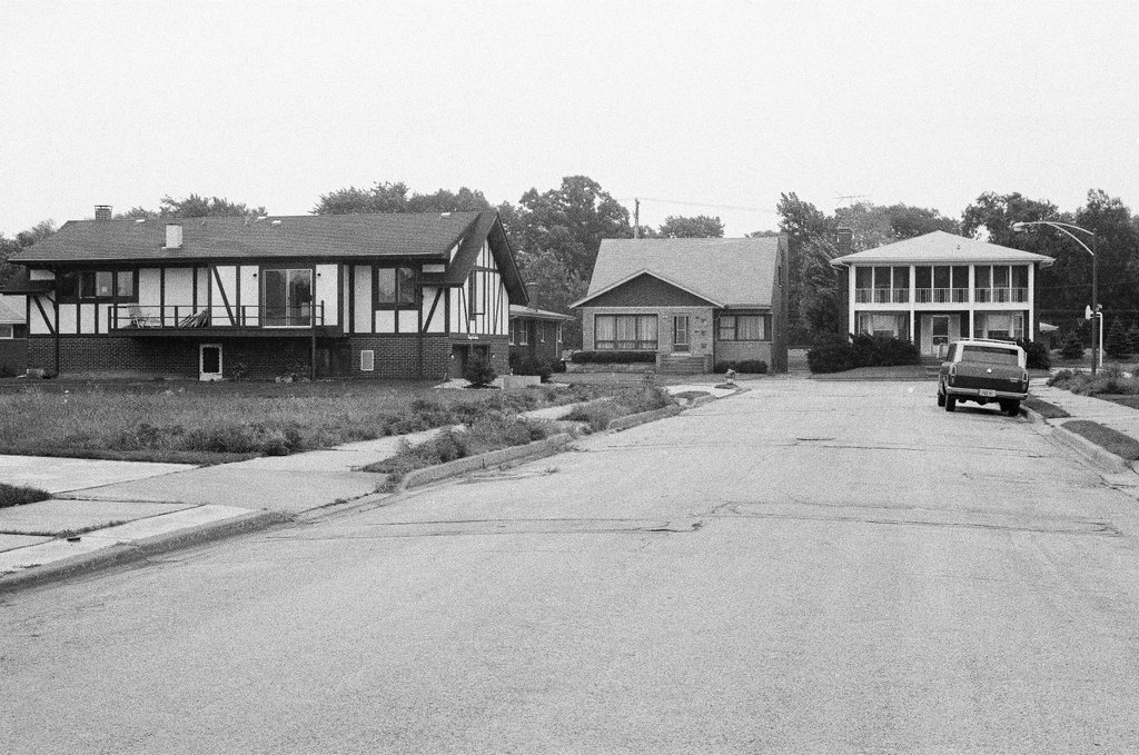 Ashburn neighborhood scenes - M. Leon Lopez for Chicago Sun-Times