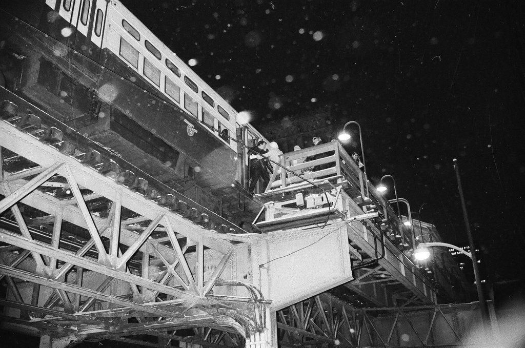 1977 Chicago Loop train derailment - Edmund Jarecki for Chicago Sun-Times