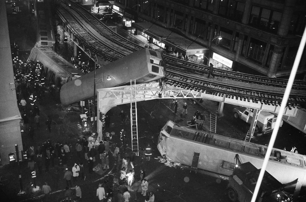 1977 Chicago Loop train derailment - Edmund Jarecki for Chicago Sun-Times