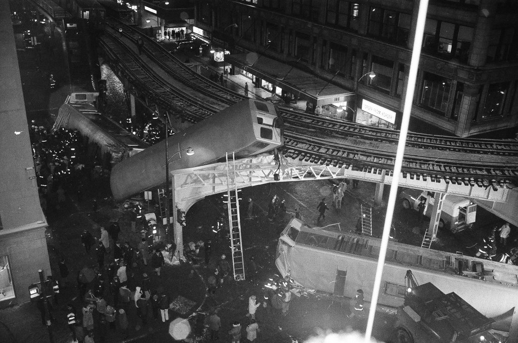 1977 Chicago Loop train derailment - Edmund Jarecki for Chicago Sun-Times