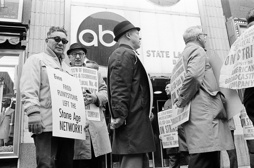 ABC television picketers - Jack Dykinga for Chicago Sun-Times