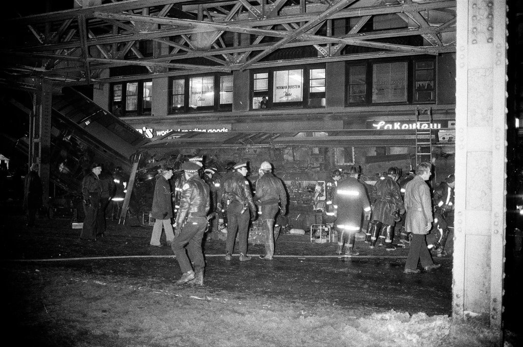 1977 Chicago Loop train derailment - Edmund Jarecki for Chicago Sun-Times
