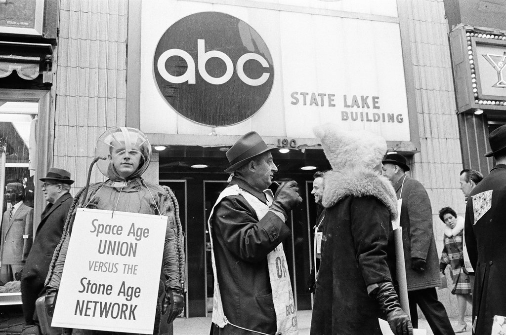 ABC television picketers - Jack Dykinga for Chicago Sun-Times
