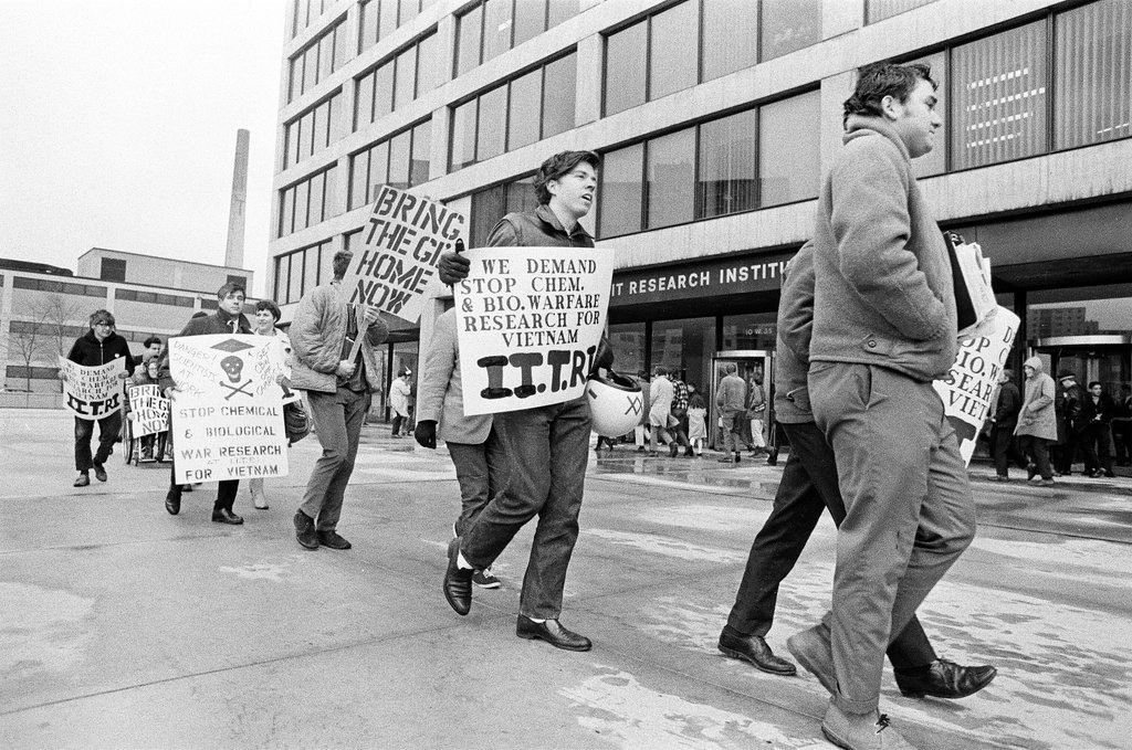 IIT Research Institute peace demonstration - Gary Settle for Chicago Sun-Times