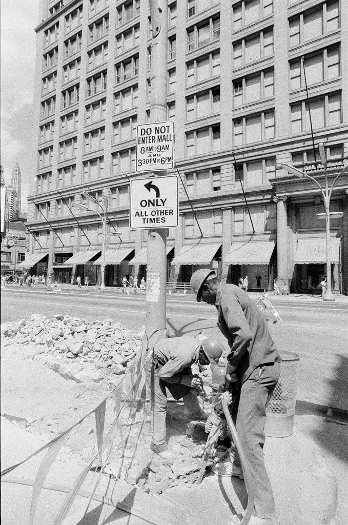 State Street Mall construction - Gene Pesek for Chicago Sun-Times