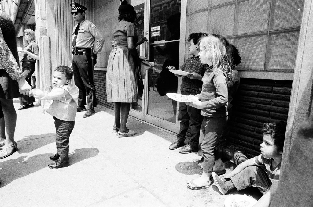 LADO feeds poor in Wicker Park - Duane Hall for Chicago Sun-Times
