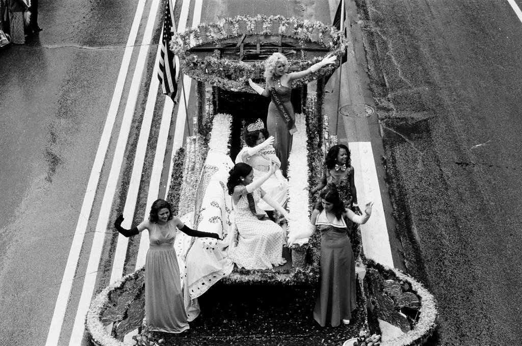Daley, Walker, and Hartigan in Puerto Rican parade - Larry Graff for Chicago Sun-Times