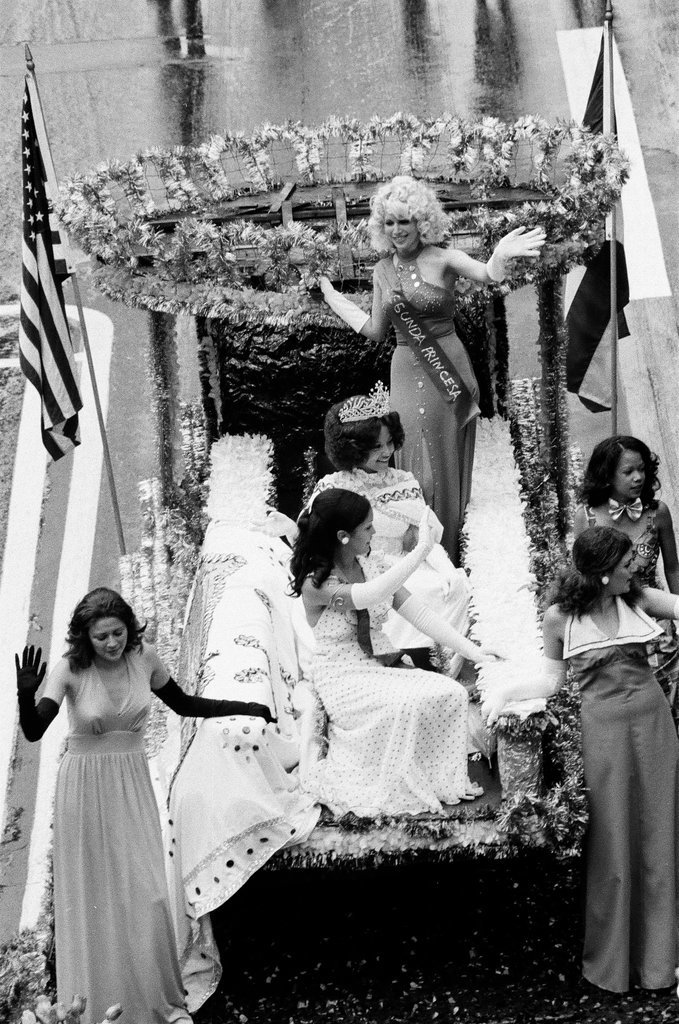 Daley, Walker, and Hartigan in Puerto Rican parade - Larry Graff for Chicago Sun-Times