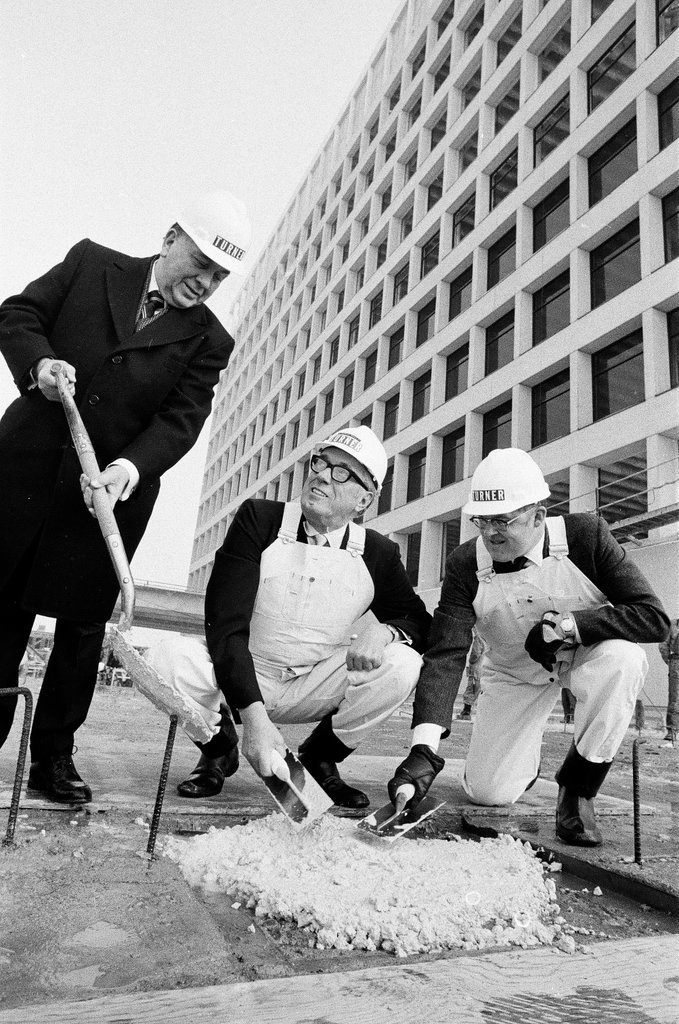 O'Hare Plaza ceremony - Larry Graff for Chicago Sun-Times