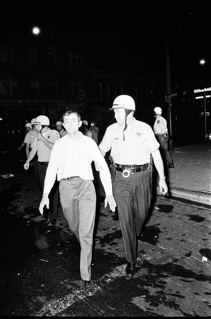 Puerto Rican uprising in West Town - John Tweedle for Chicago Sun-Times