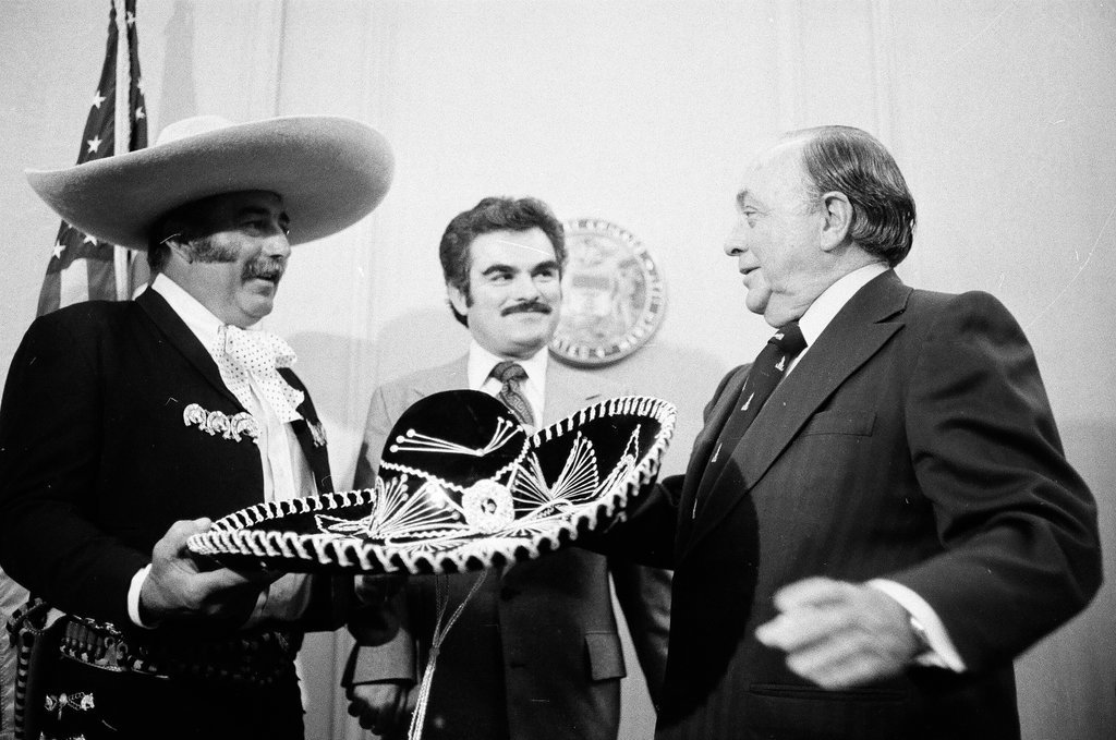 Mexican Consul General meets Mayor Daley - Jerry Tomaselli for Chicago Sun-Times