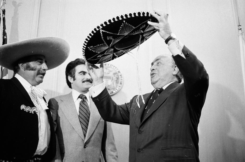 Mexican Consul General meets Mayor Daley - Jerry Tomaselli for Chicago Sun-Times