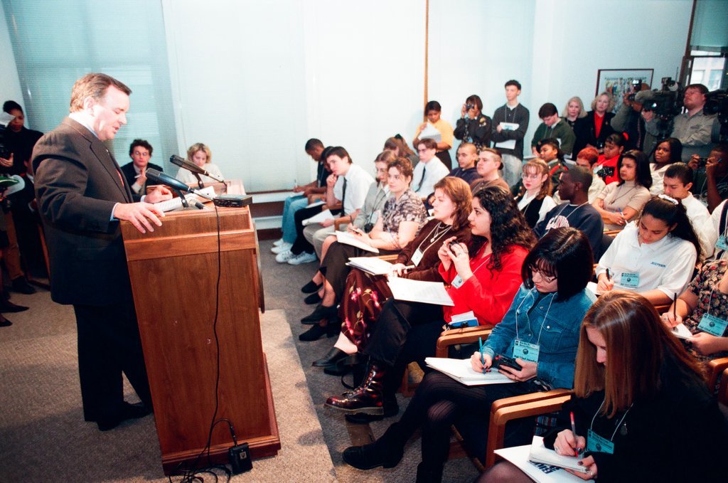 Mayor Daley meets with high school journalists - Chicago Sun-Times