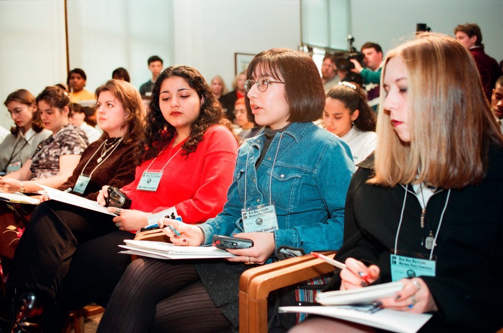 Mayor Daley meets with high school journalists - Chicago Sun-Times