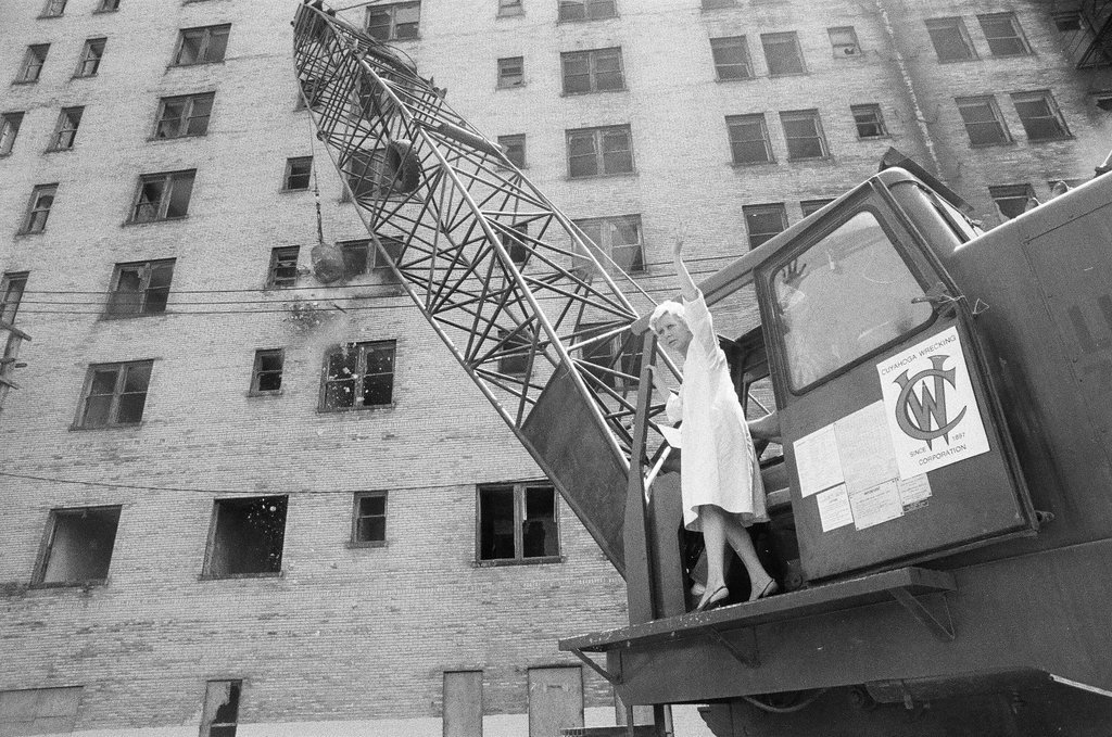 Southmoor Hotel demolition begins - Chicago Sun-Times