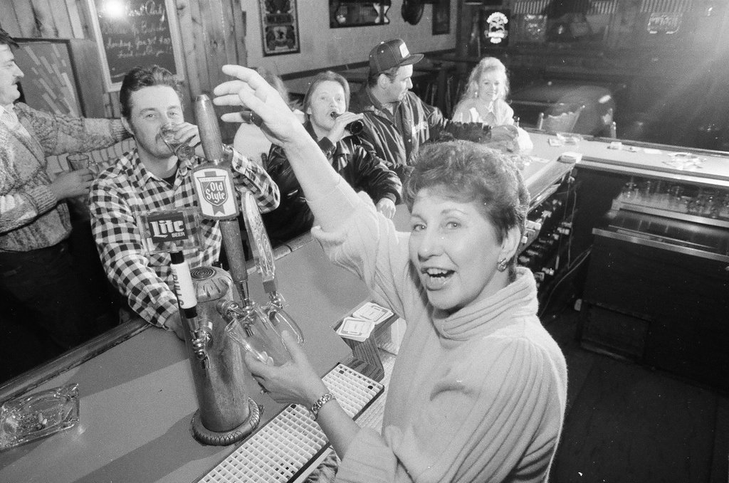 Friends & Co. bar in Villa Park - Chicago Sun-Times