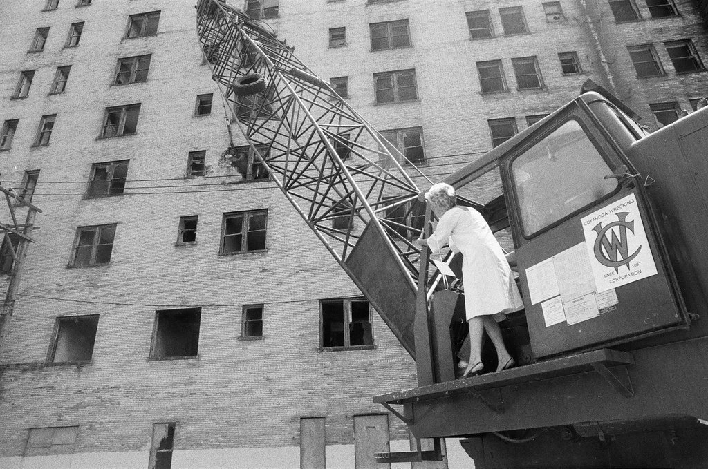 Southmoor Hotel demolition begins - Chicago Sun-Times