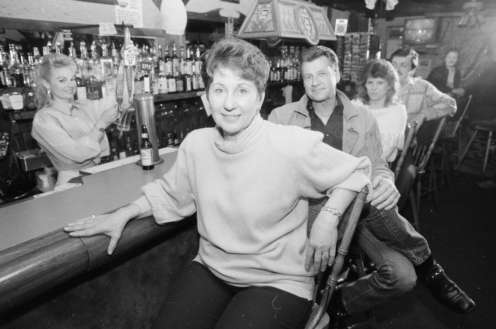 Friends & Co. bar in Villa Park - Chicago Sun-Times