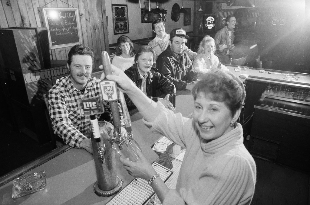 Friends & Co. bar in Villa Park - Chicago Sun-Times
