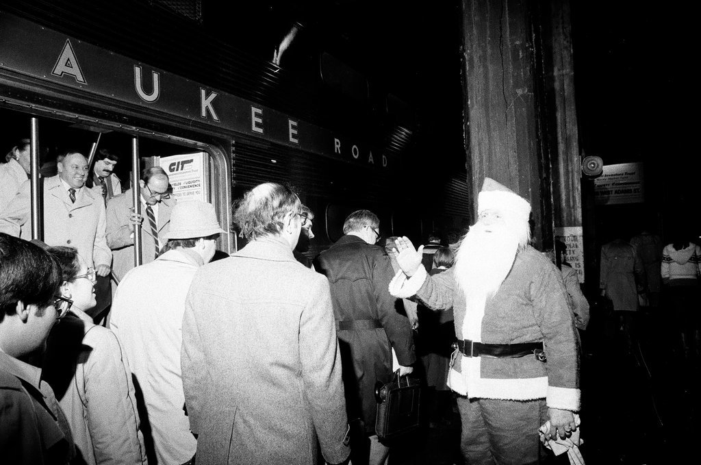 Santa Claus at Union Station - Chicago Sun-Times