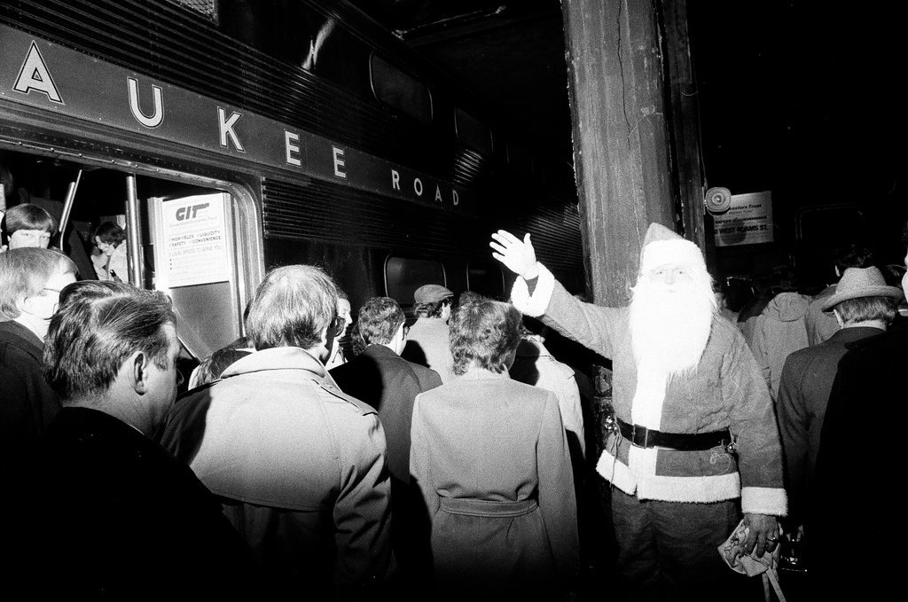 Santa Claus at Union Station - Chicago Sun-Times