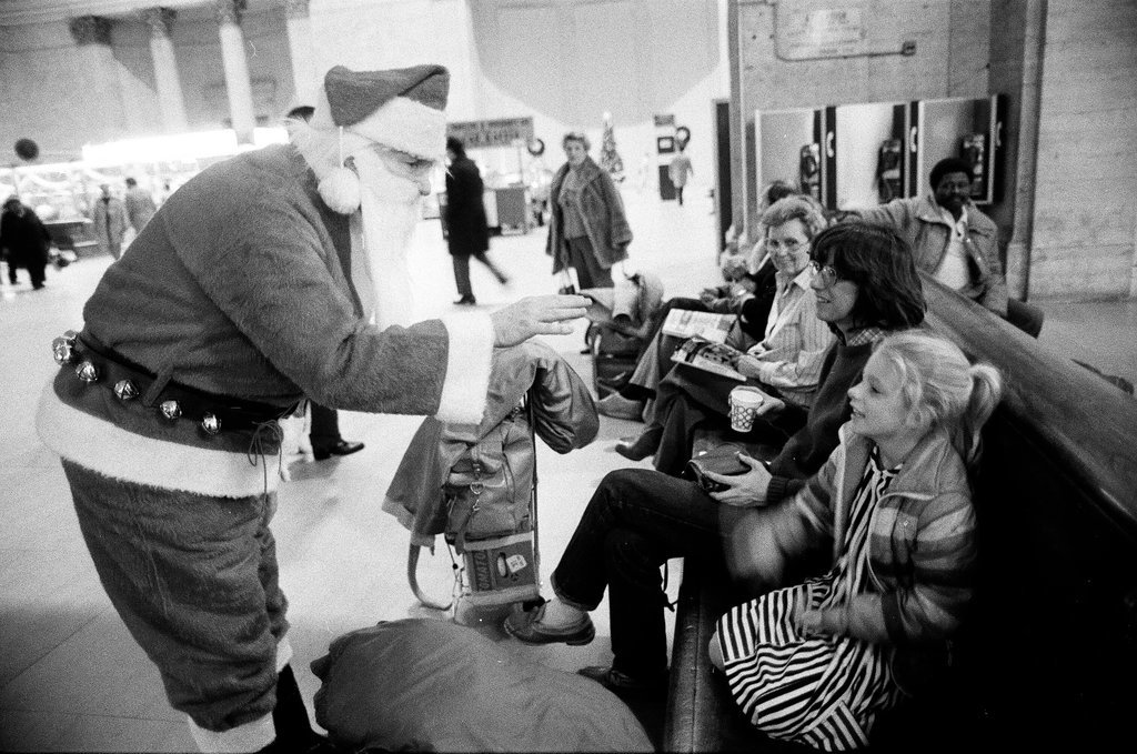 Santa Claus at Union Station - Chicago Sun-Times