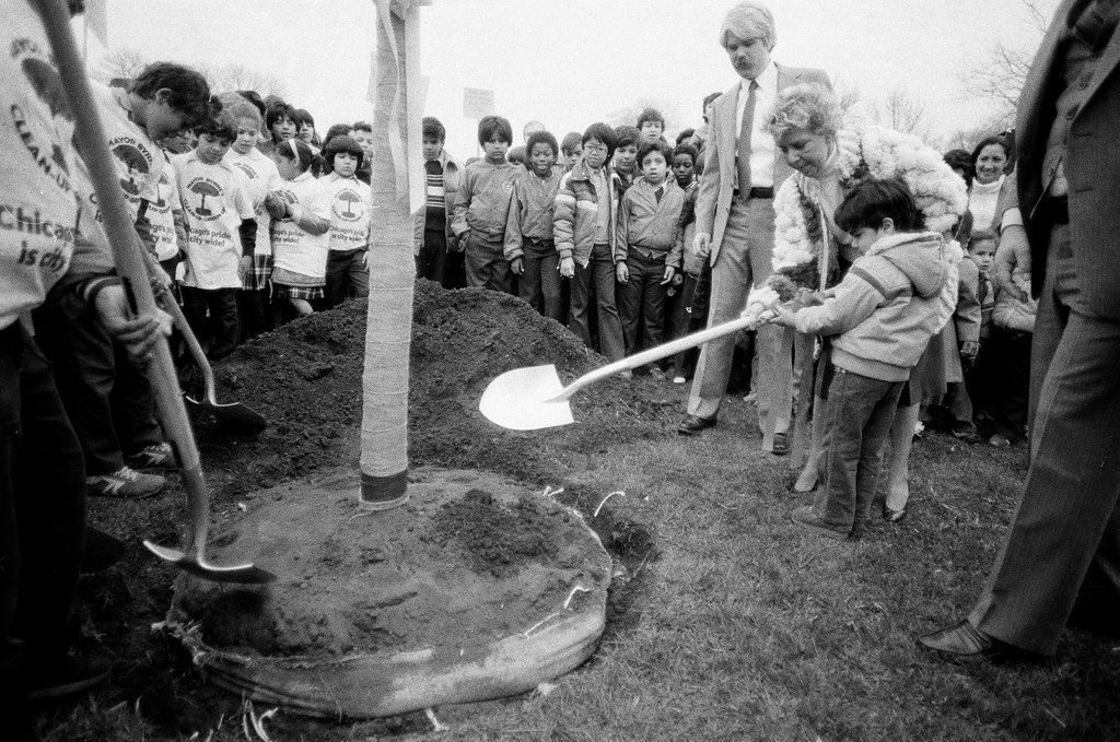 Jane Byrne announces cleanup program - Chicago Sun-Times