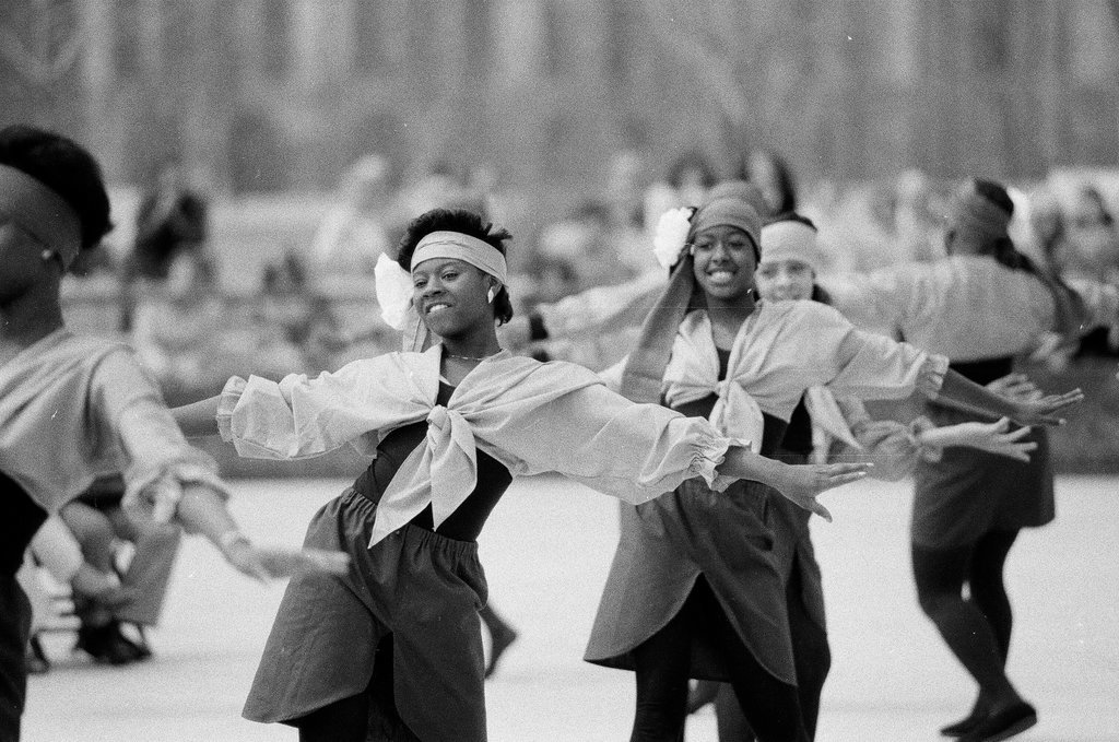 Arbor Day in Daley Bicentennial Plaza - Chicago Sun-Times