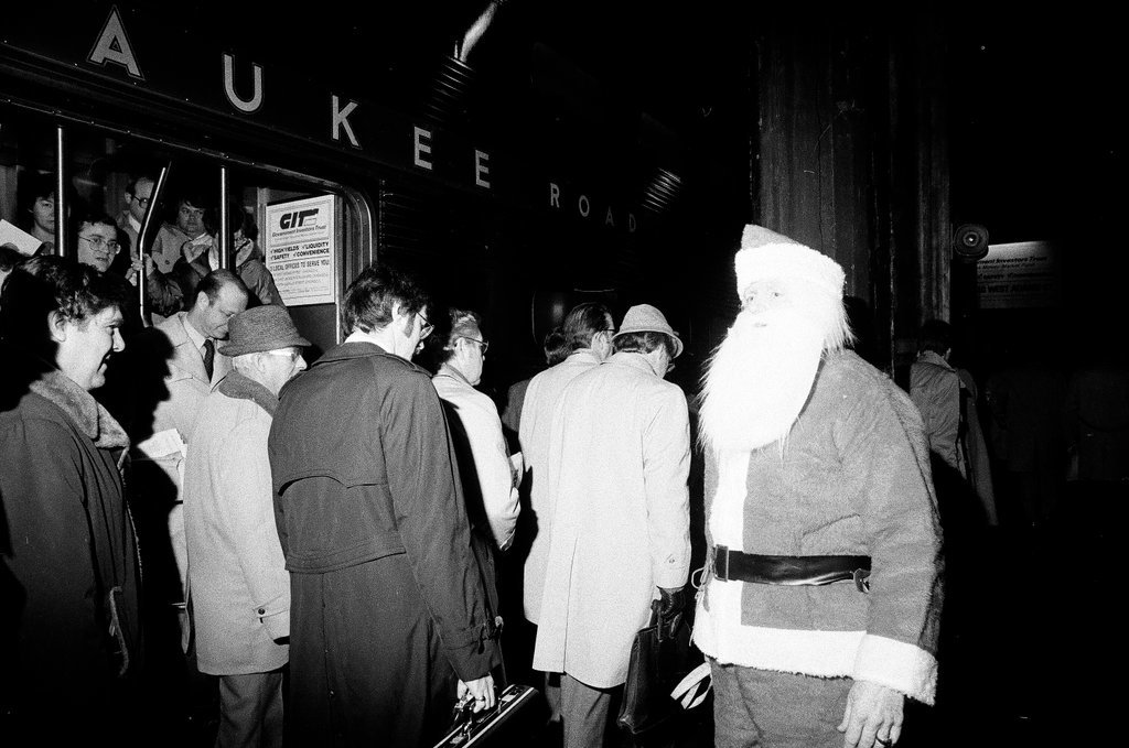 Santa Claus at Union Station - Chicago Sun-Times