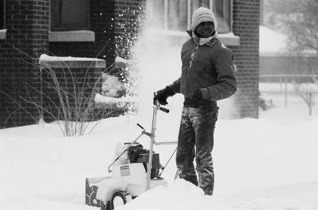 Residents clear snow on Southeast side - Chicago Sun-Times
