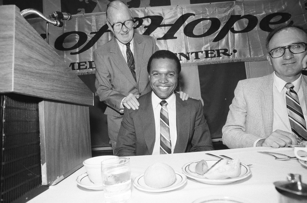 Gale Sayers honored - Chicago Sun-Times