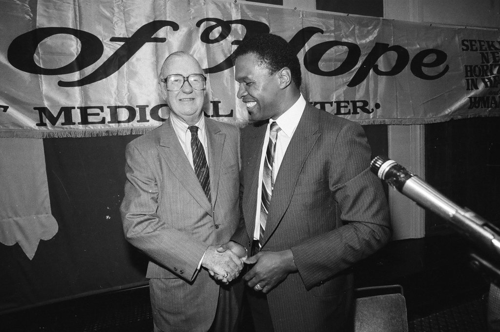 Gale Sayers honored - Chicago Sun-Times