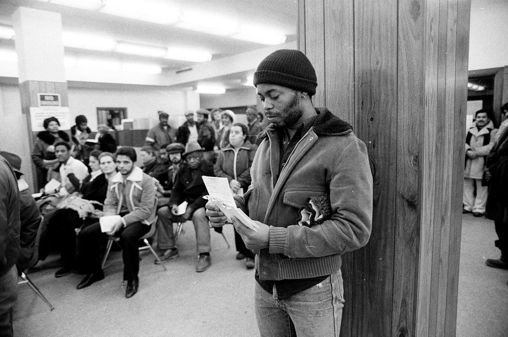 Long lines at unemployment office - Chicago Sun-Times
