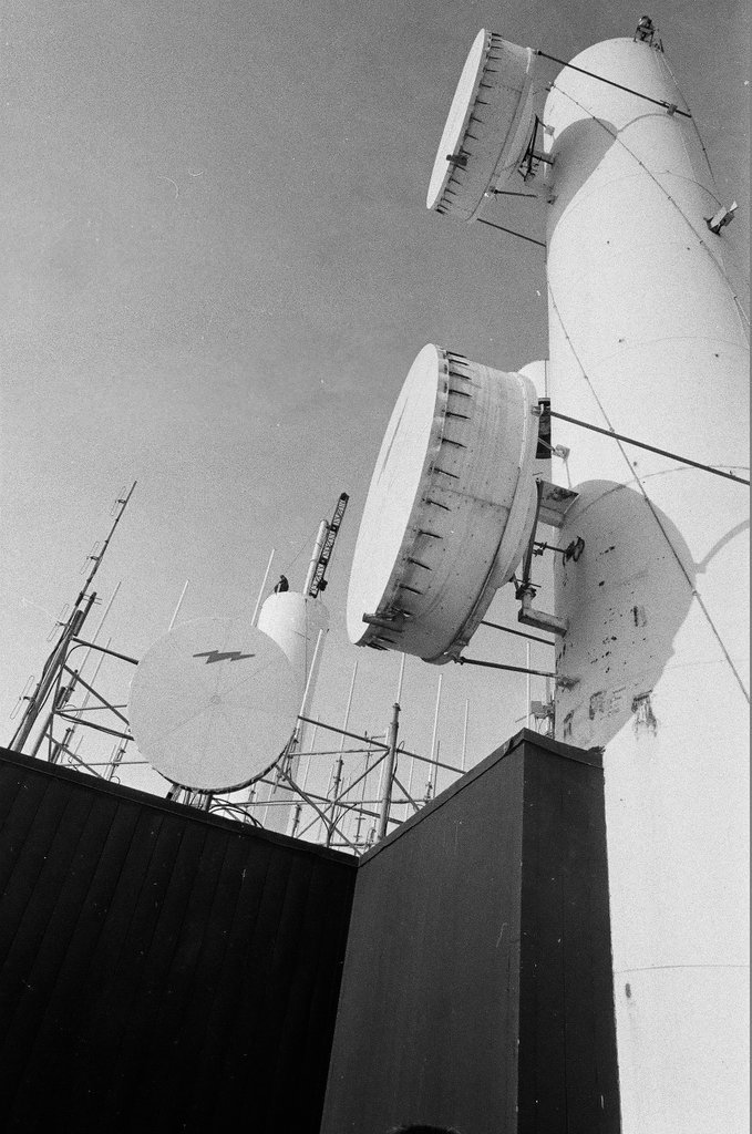 Dismantling Sear Tower antenna - Chicago Sun-Times