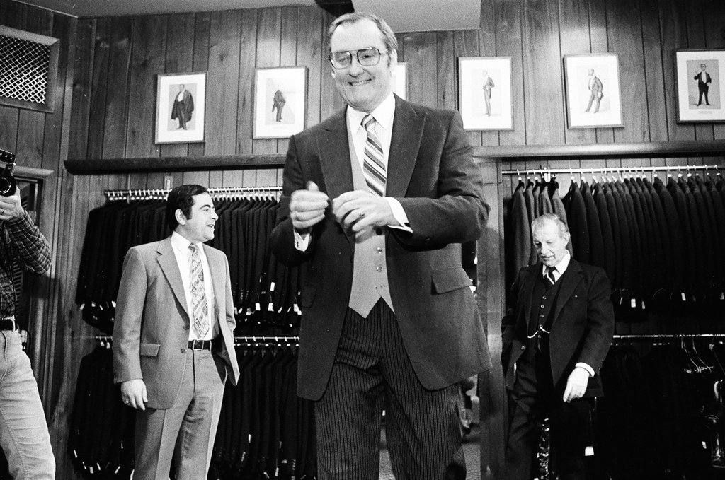 Thompson gets suit for Presidential inauguration - Chicago Sun-Times
