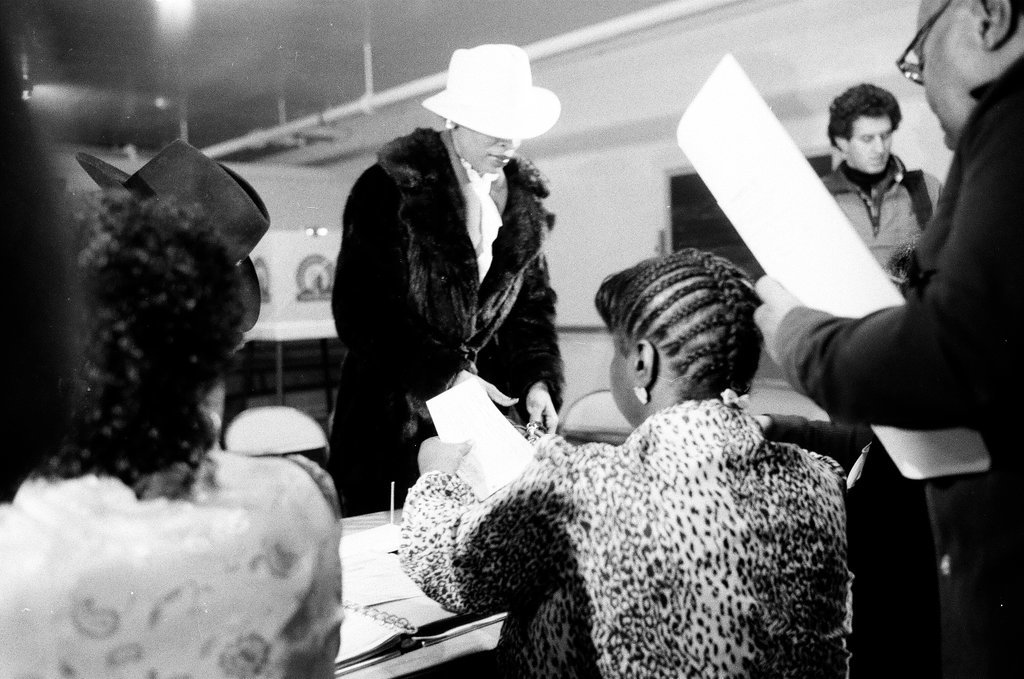 Dorothy Tillman votes in 3rd ward - Chicago Sun-Times