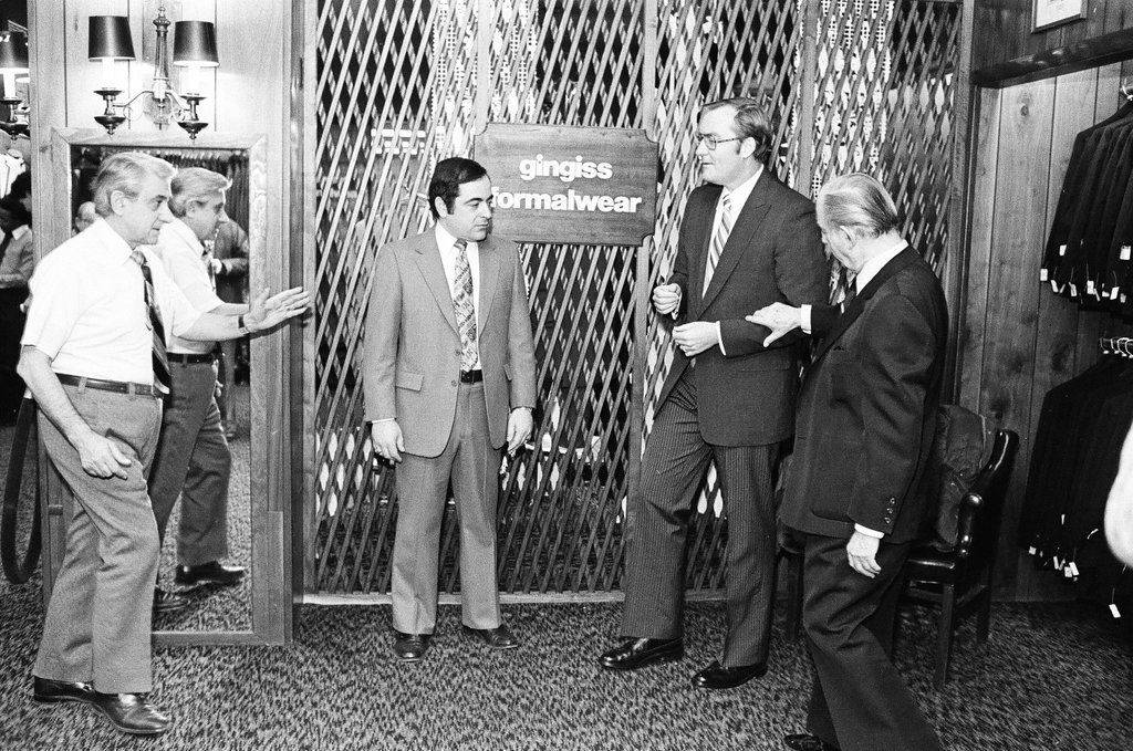 Thompson gets suit for Presidential inauguration - Chicago Sun-Times