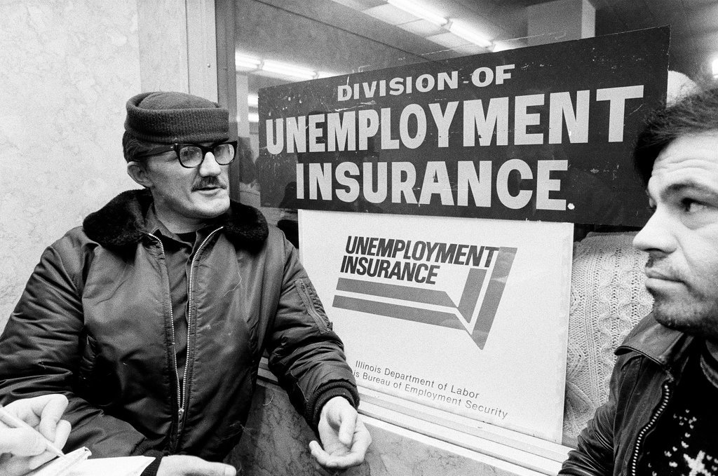Long lines at unemployment office - Chicago Sun-Times