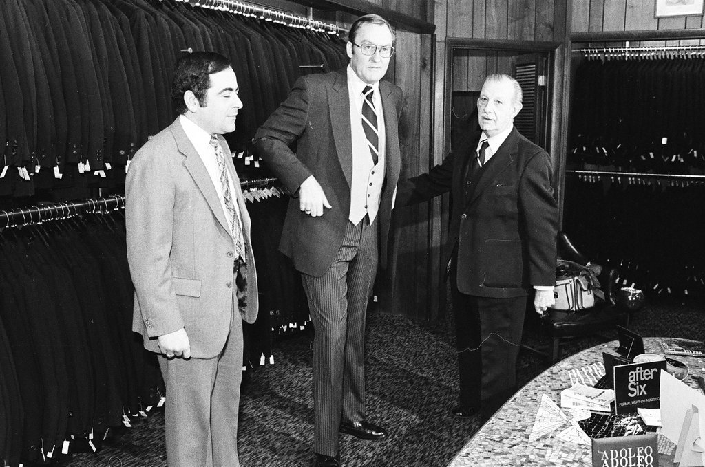 Thompson gets suit for Presidential inauguration - Chicago Sun-Times