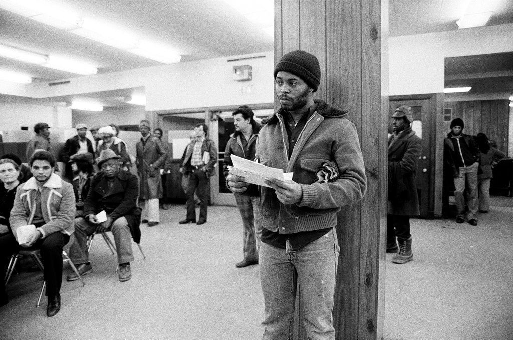 Long lines at unemployment office - Chicago Sun-Times