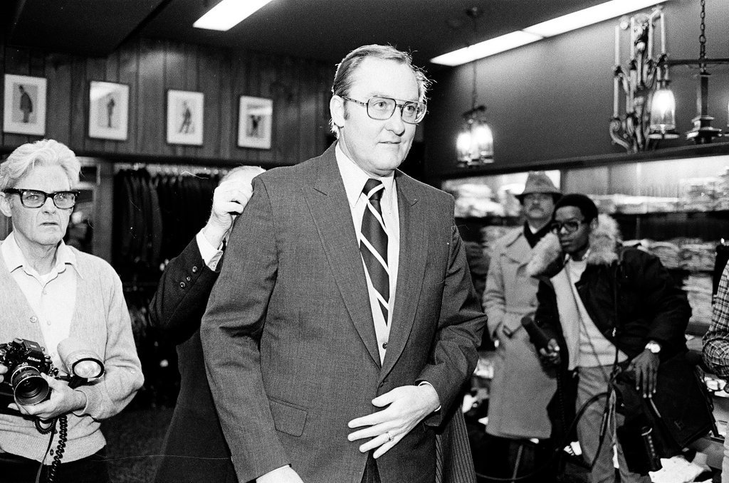 Thompson gets suit for Presidential inauguration - Chicago Sun-Times
