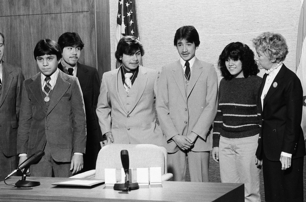 Jane Byrne honors hero brothers - Chicago Sun-Times