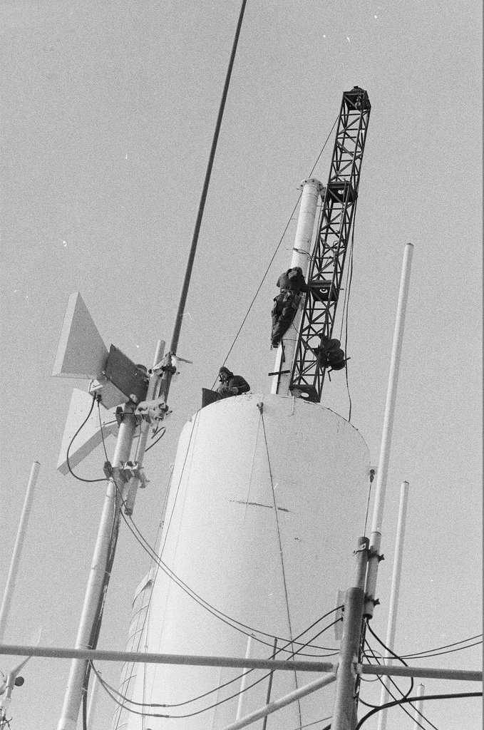 Dismantling Sear Tower antenna - Chicago Sun-Times