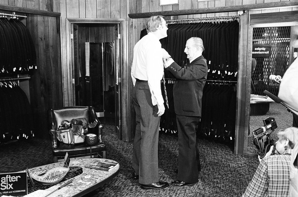Thompson gets suit for Presidential inauguration - Chicago Sun-Times