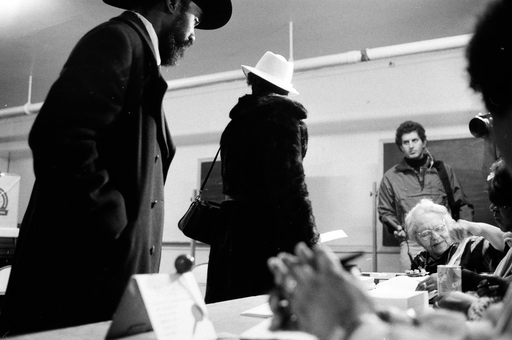 Dorothy Tillman votes in 3rd ward - Chicago Sun-Times