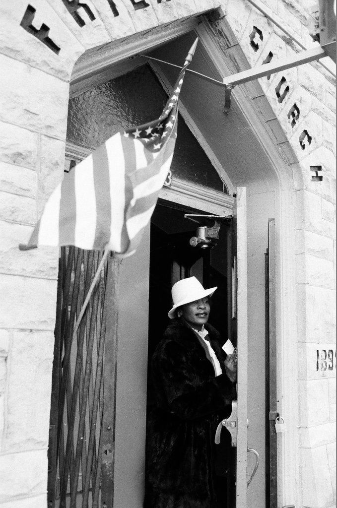 Dorothy Tillman votes in 3rd ward - Chicago Sun-Times
